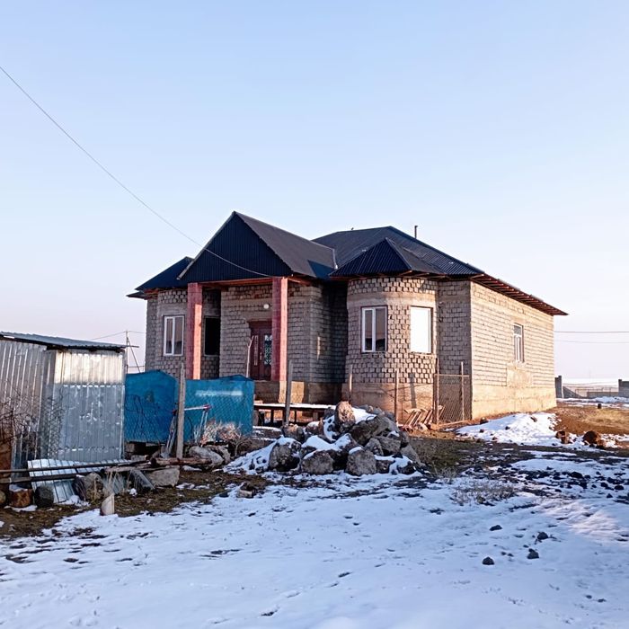 Жаңа 5 бөлмелі үй сатылады. Құрсай мөлтек ауданында.