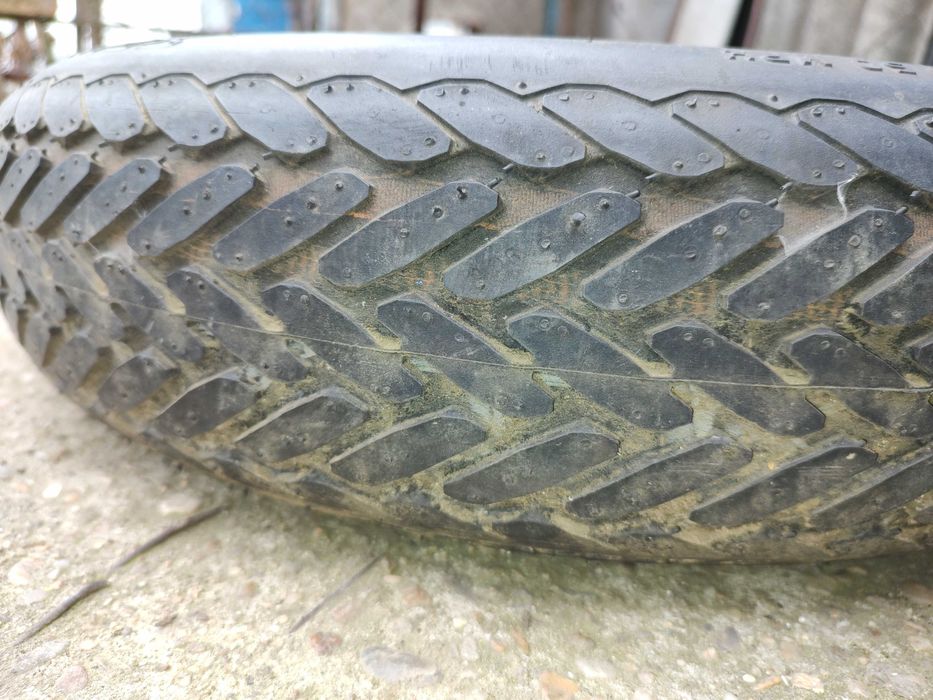 Комплект летни  гуми с джанти  4.114,3 и патерица