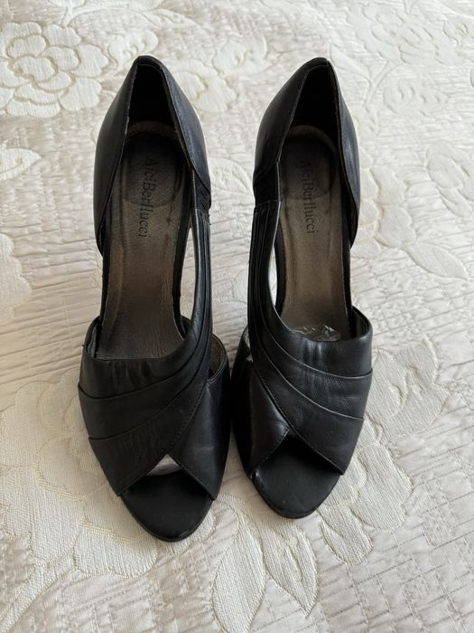 Продвм босоножки , одеты 3 раза