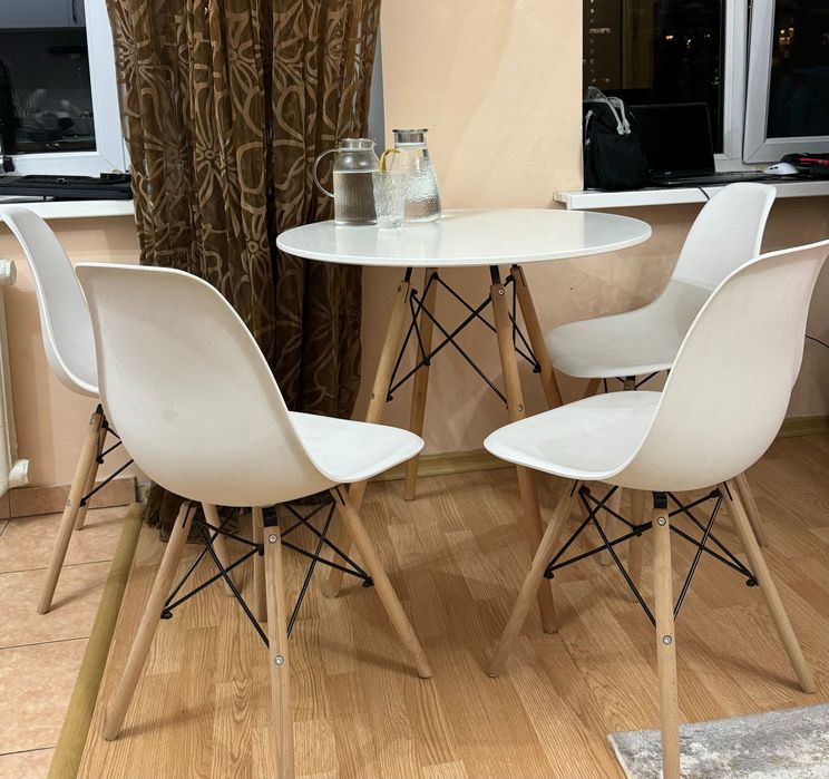 Продам комплект стол + 4 стула