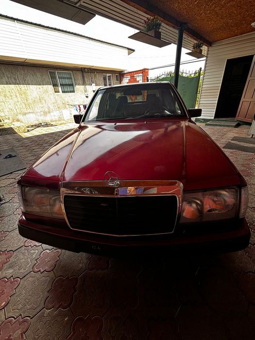 Мерседес 124 е 200