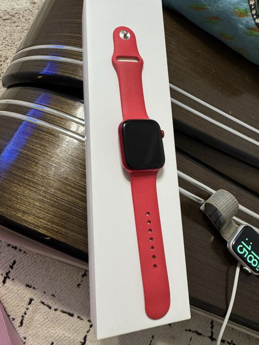 Продам смарт часы б/у apple watch8. Оригинальные.