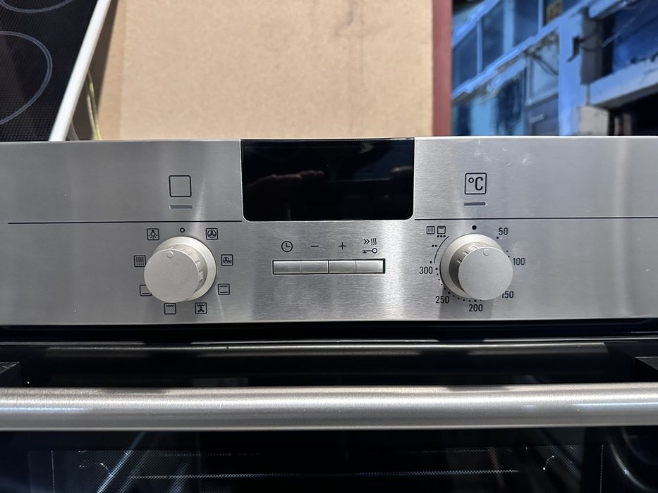 Фурна +гаранция. SIEMENS за вграждане. Конвекция. Доставка за София