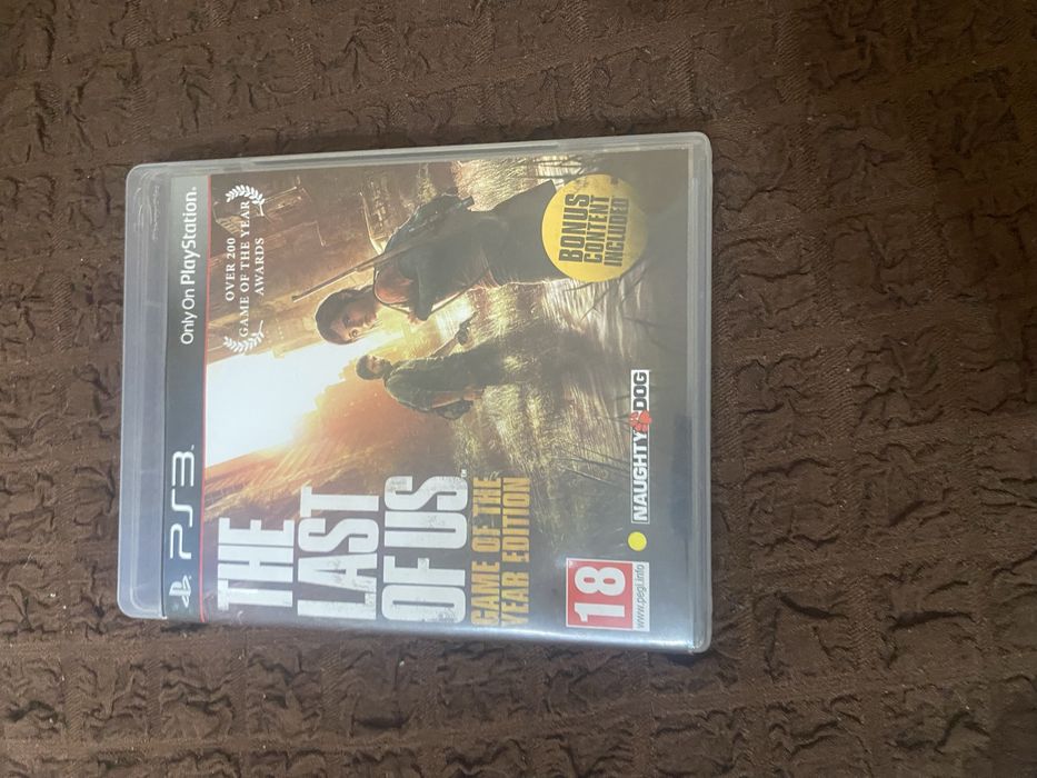 Здравейте! Продават се 7 игри за playstation 3 и 2 оригинални джоистика!