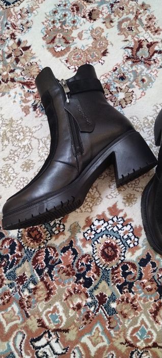 Турецкий кожаный сапог сотилади.