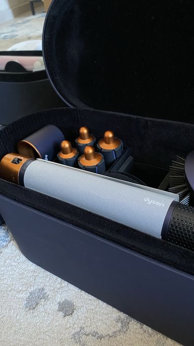 Дайсон стайлер синего цвета