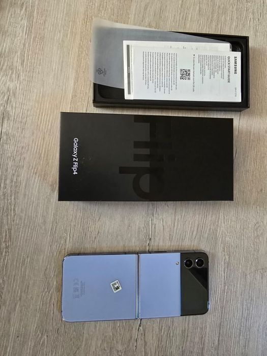 Galaxy Z Flip 4, 8 GB