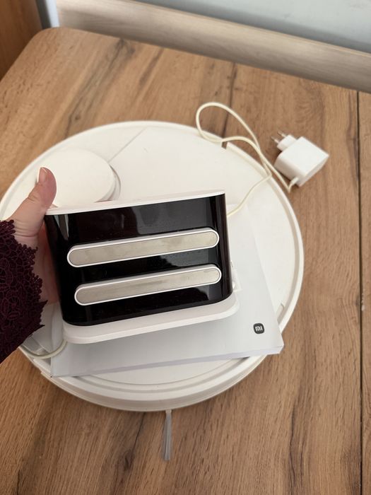 Продаю робот пылесос срочно