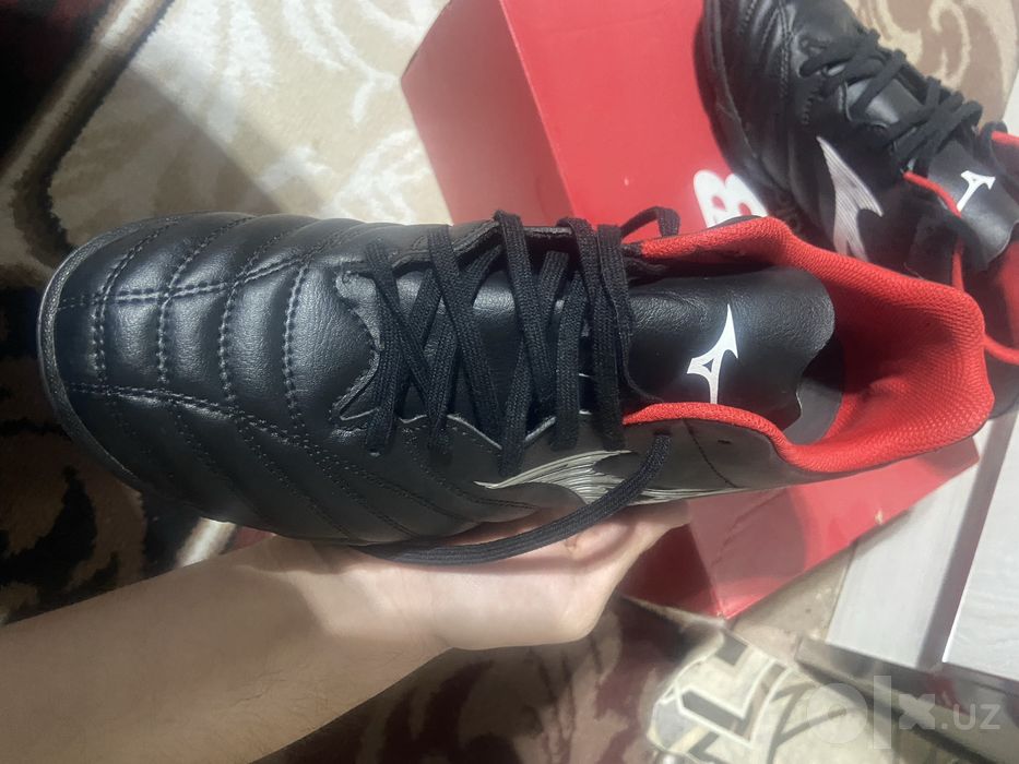 Mizuno Сороконожки.