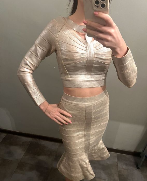 Бандажен сет с прилепнал силует