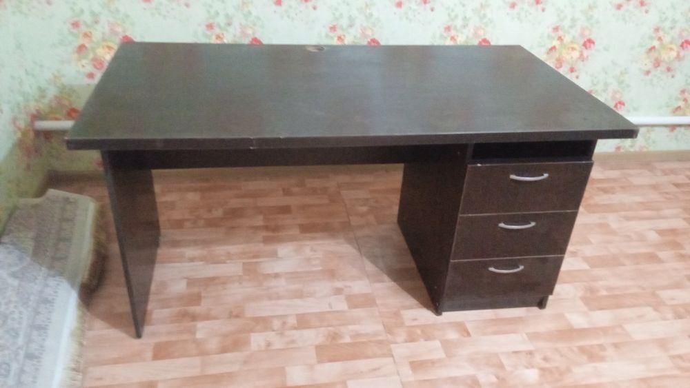 Продам офисные столы