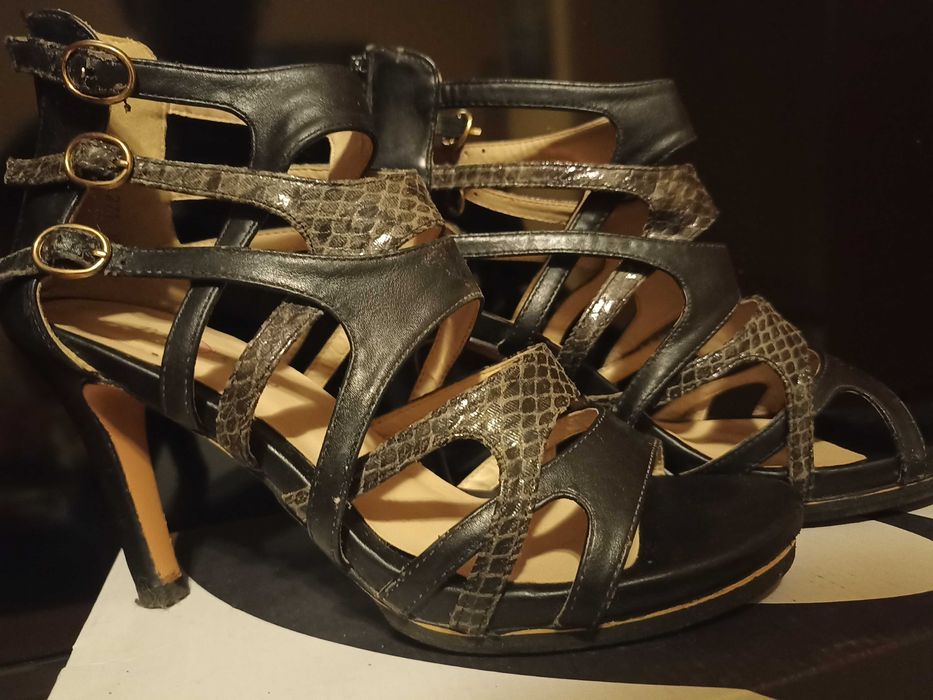 Обувки с висок ток