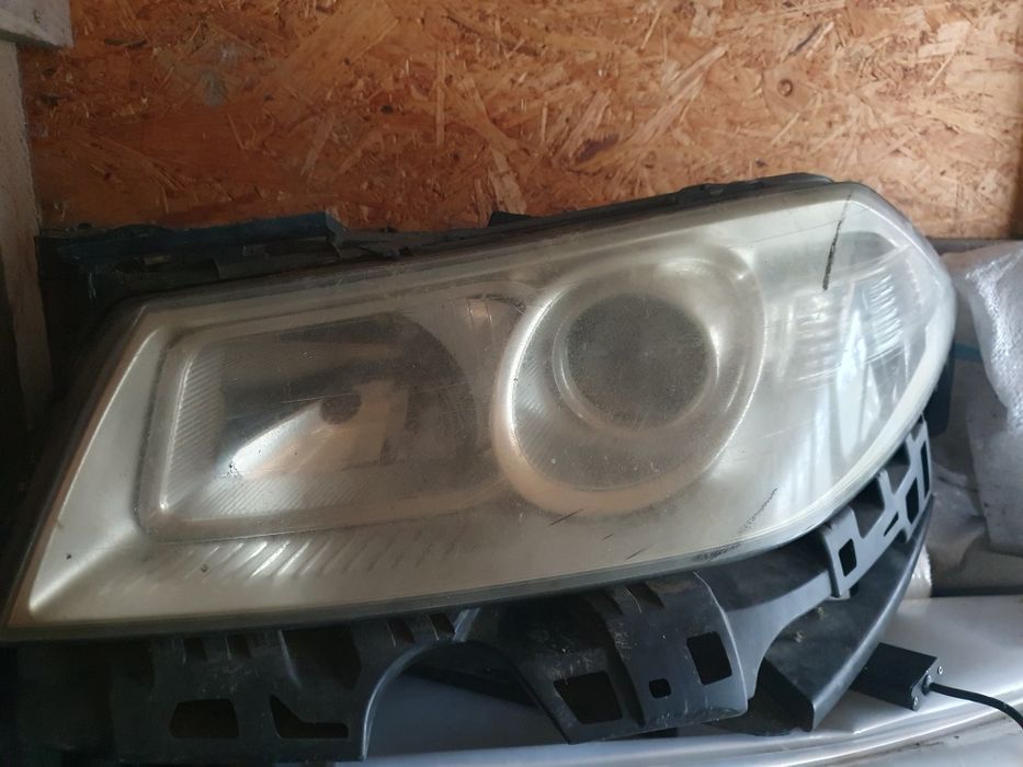 Vând far Stânga de megane 2