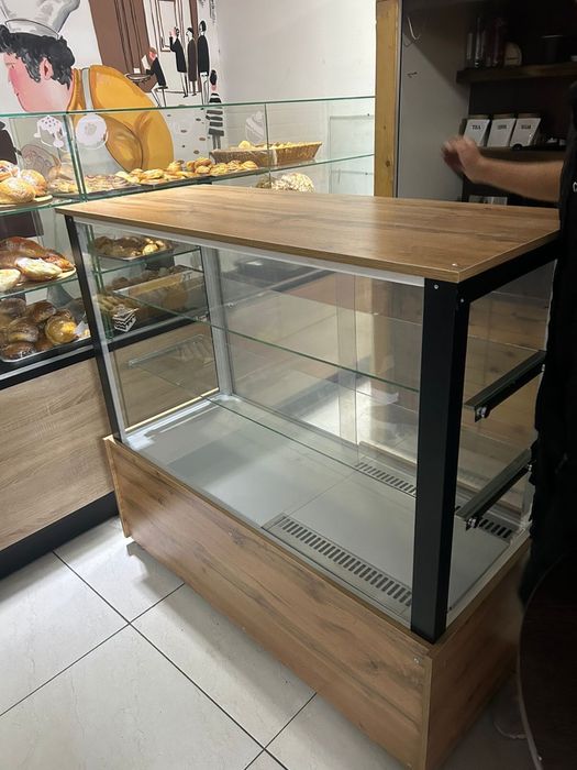 Витринные холодильники кондитерские витрины