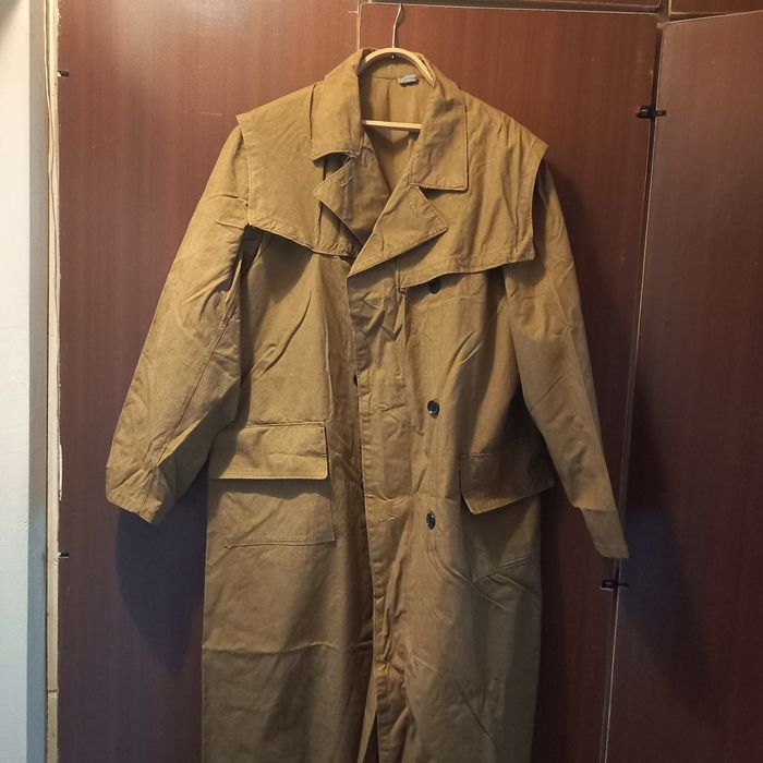 Халаты, дождевик, костюм,куртка.