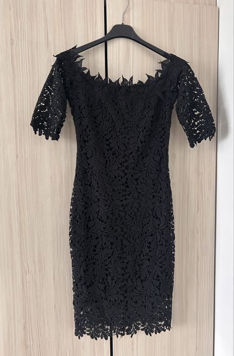 Черна дантелена рокля