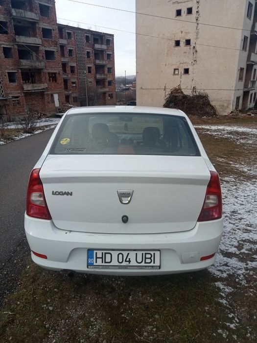 Vând Logan ,bateria slabă pe mașină sau nu incarca alternatorul