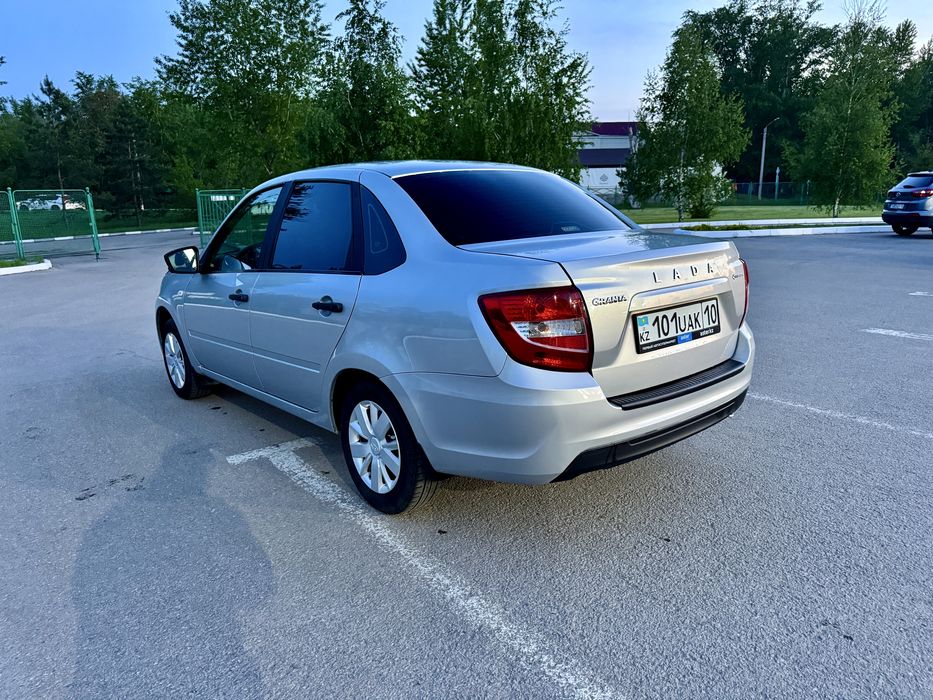 Lada granta 2020 год ,машина в родном окрасе