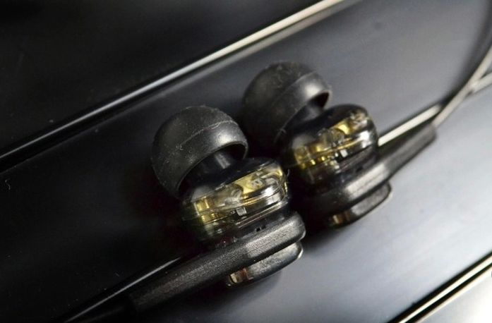 Продавам супер модерни двуканални слушалки Vcitor FXT90