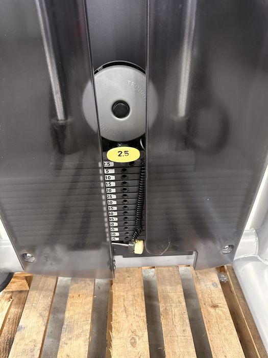 Technogym selection arm curl