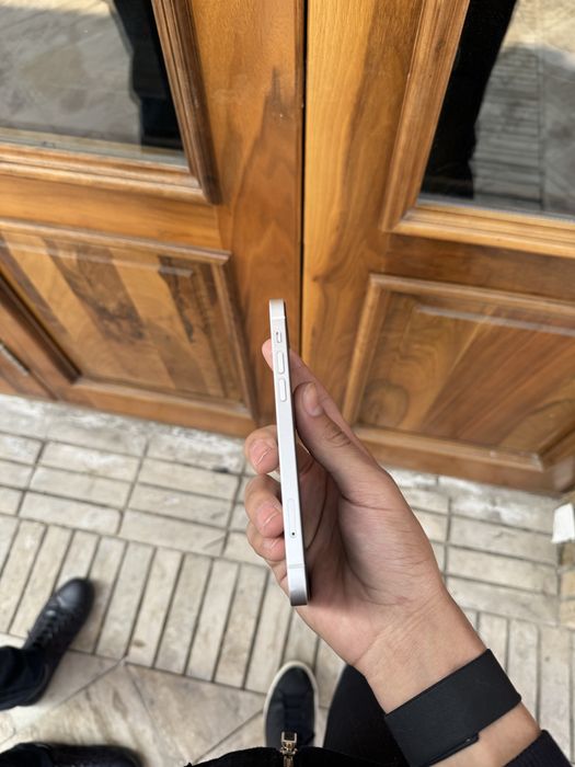 iPhone        12