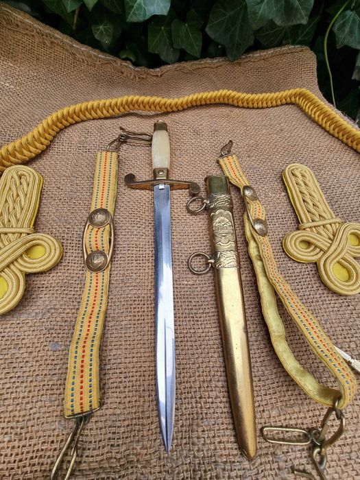 Stilet de ceremonie/parada + accesorii, perioada RSR