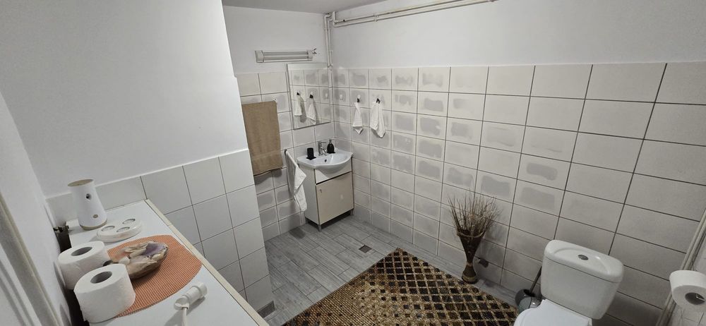 Inchiriez doua camere Schei