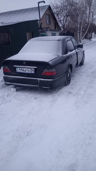 Продам запчасти на Мерседес 124