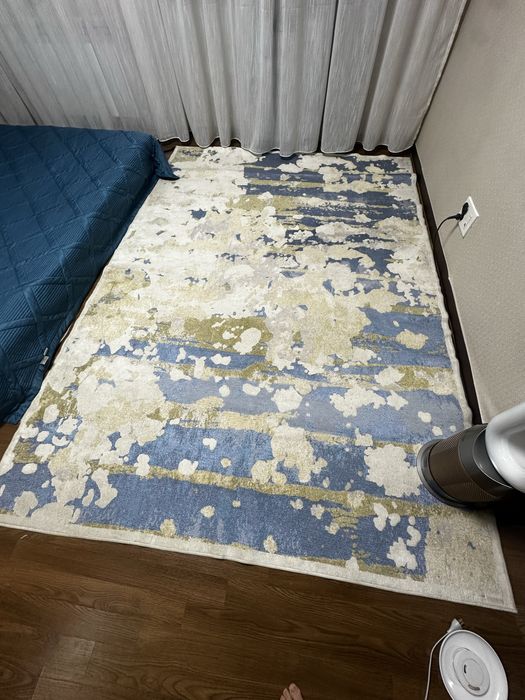 Ковры четыре шт, разных размеров