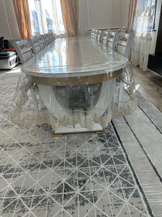 Стол со стульями