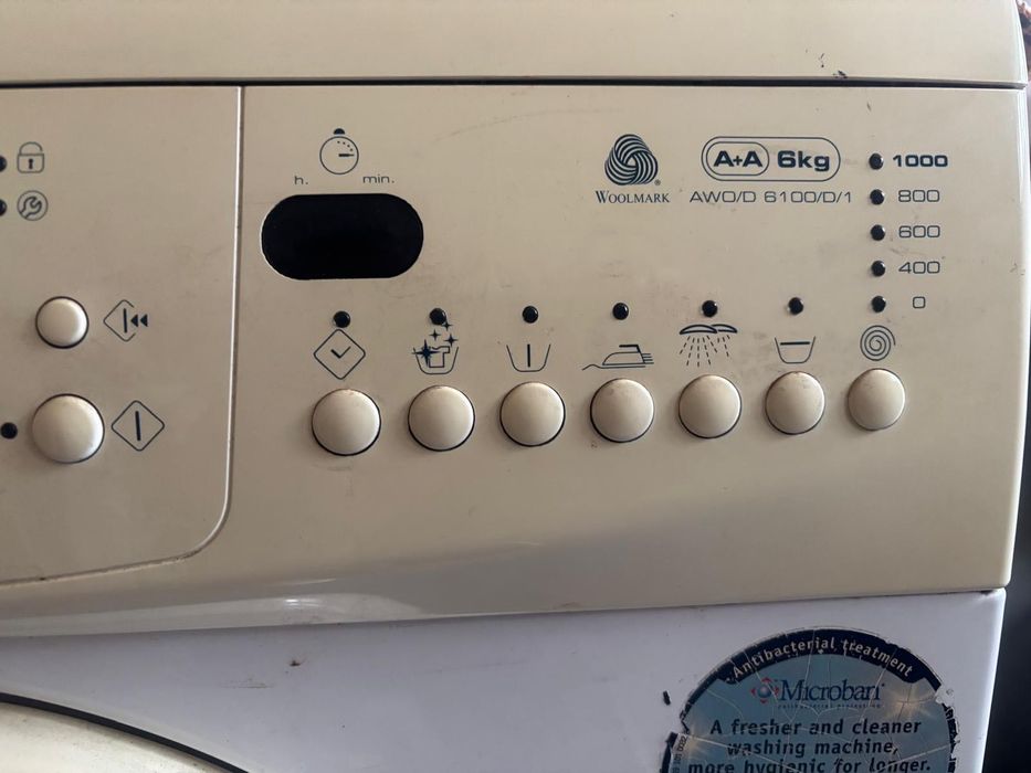 Продавам пералня Whirlpool