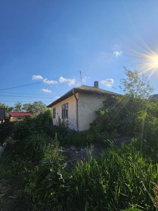 Vând casa si teren 1000mp