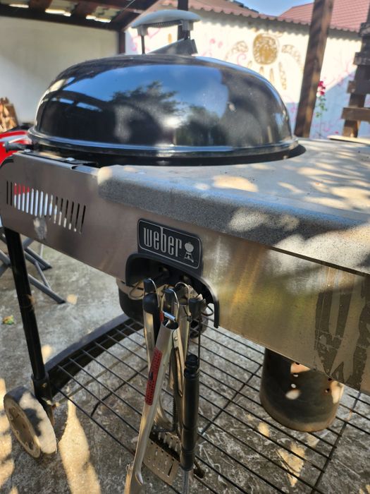 Vind gratar Weber pe carbuni