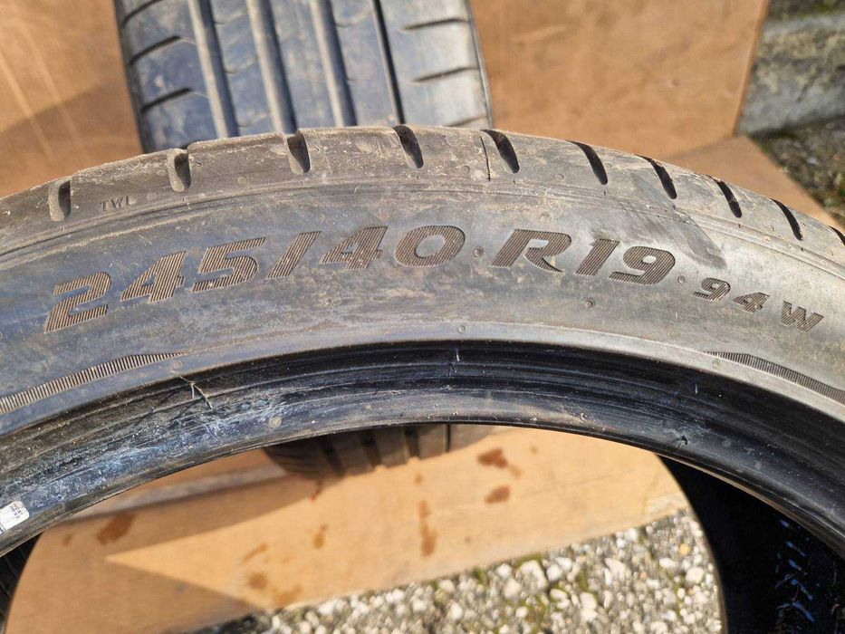 2 Pirelli R19 245/40 Летни гуми  DOT4922