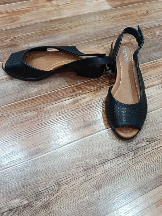 Новые босоножки кожа