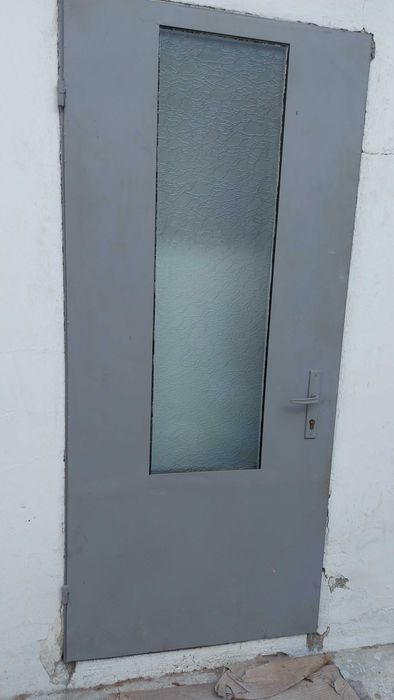 Продавам нова, двупластова метална врата изгодно