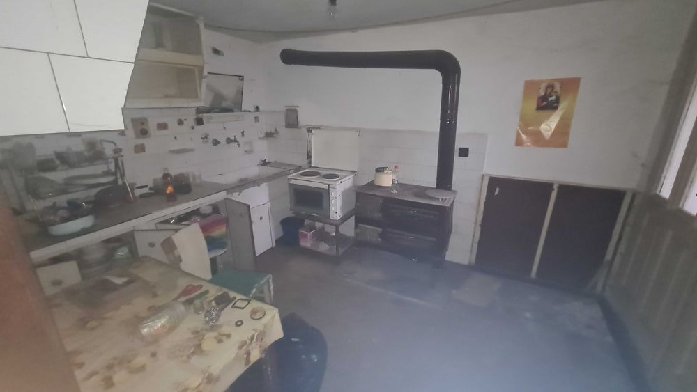 1722-Продава се триетажна тухлена на плоча къща в село Гецово!