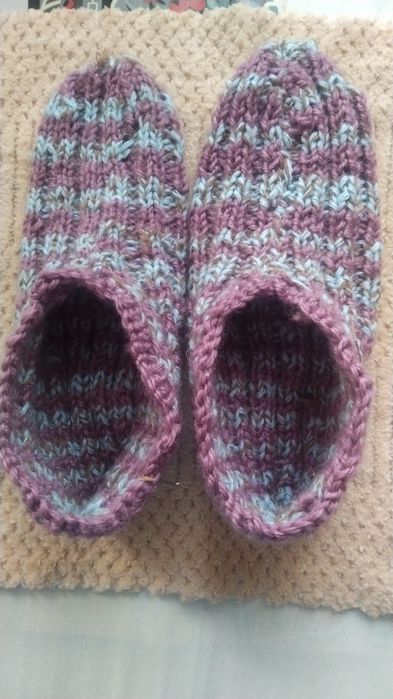 Вязаные носки и игрушки