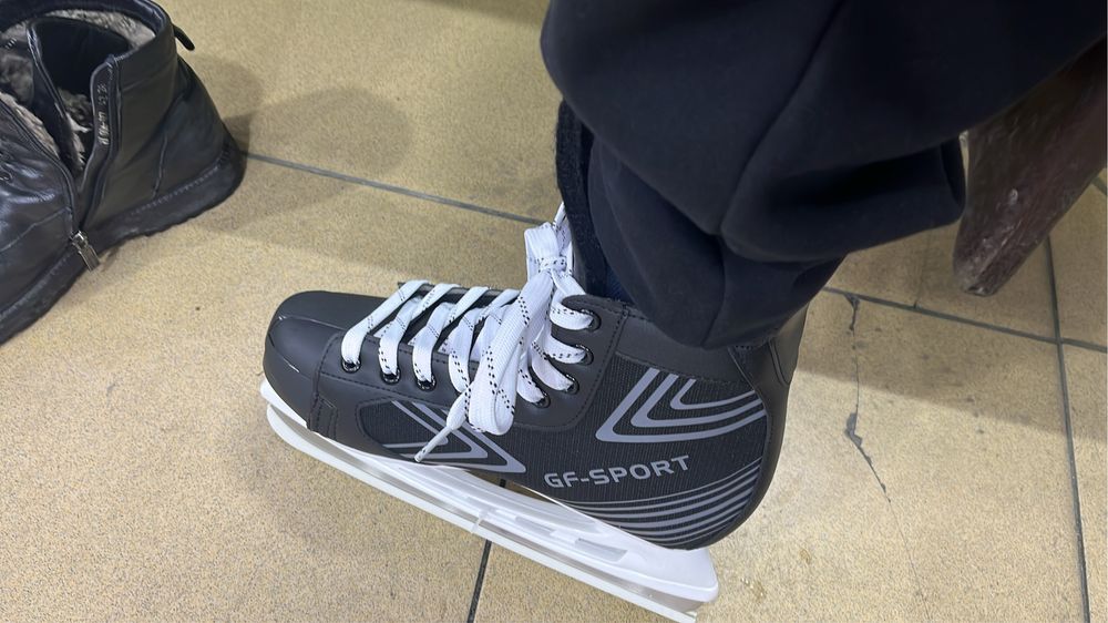 Коньки хоккейные 43 размер