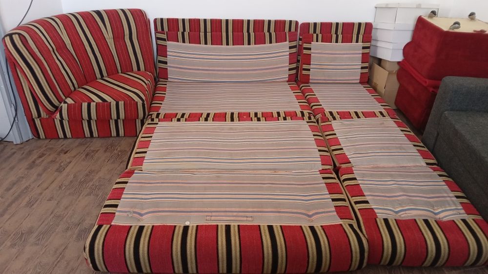 Ъглов диван голям.