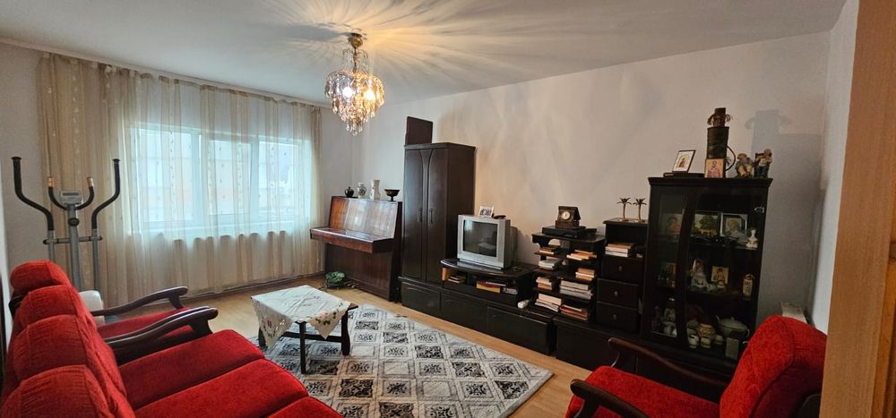 Apartament cu 3 camere, decomandat, Targoviste