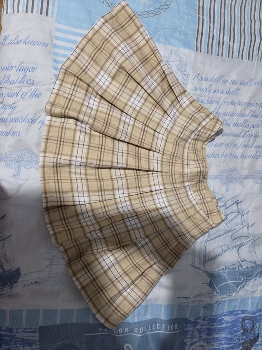 Плисирана карирана пола