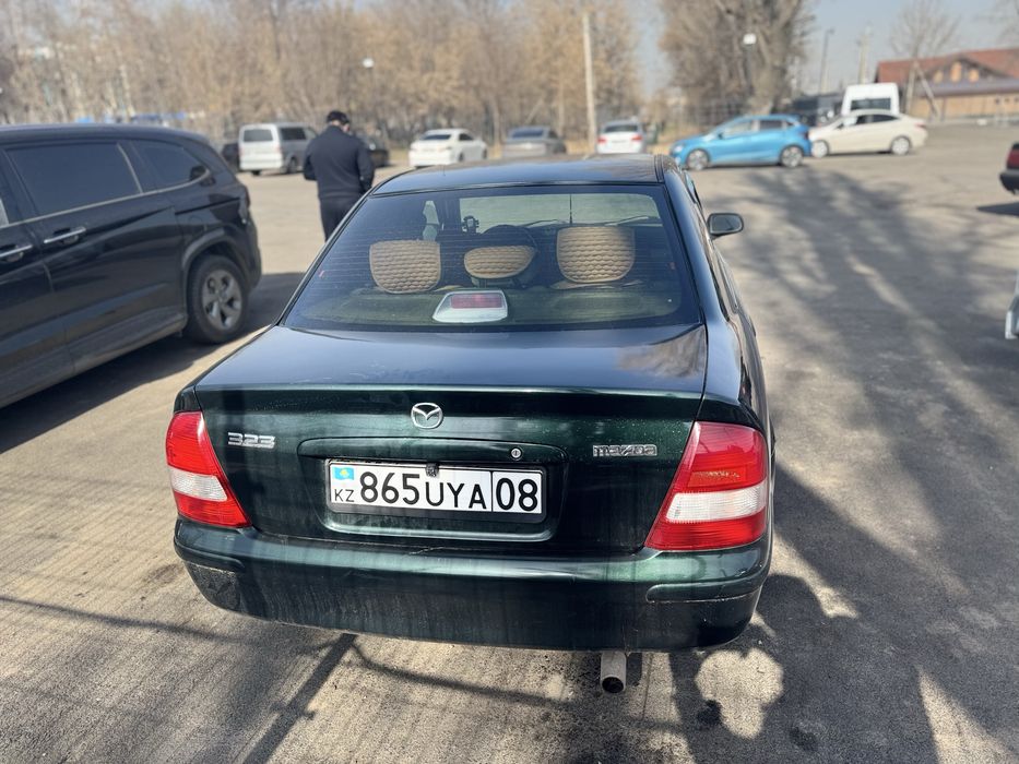 Мазда 323  кандёрмен