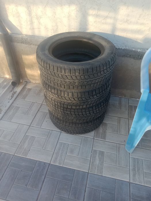 Продам комплект зимних шин