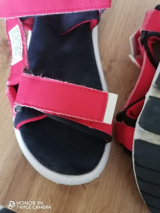 Сандали levs и сандали reebok