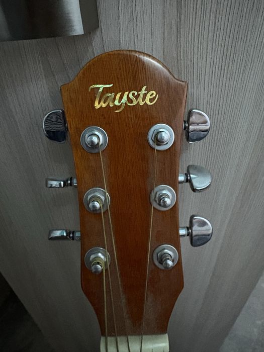 Продам гитару за хорошие цену