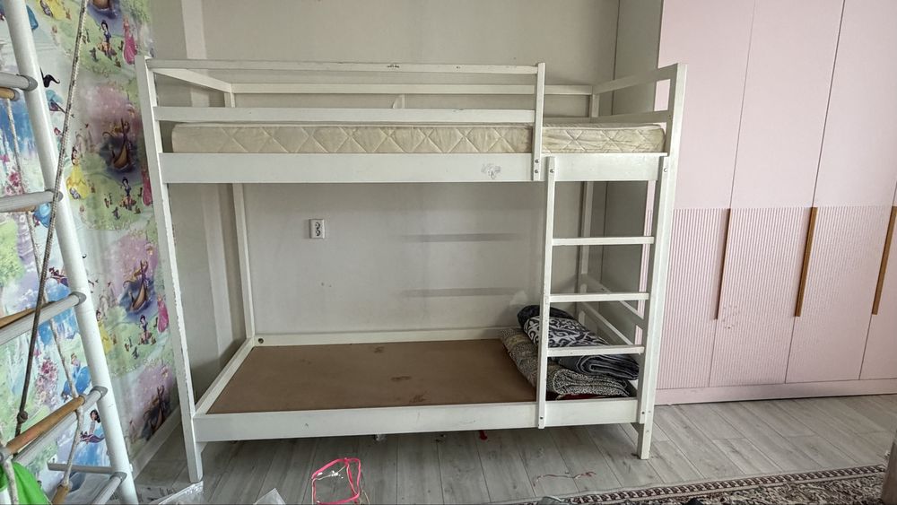 Двухъярусная кровать