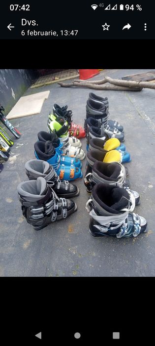 vând   schiurii diferite mărimi