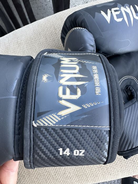 Боксови ръкавици Venum 14OZ