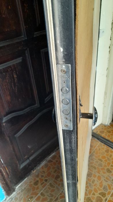 Продам железную дверь